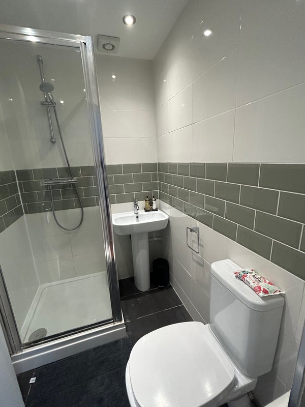 Room Fox Lane in Greater London