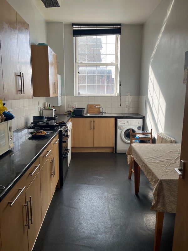 Room Byegrove Road in Greater London