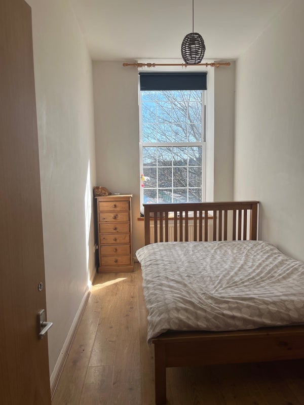 Room Byegrove Road in Greater London