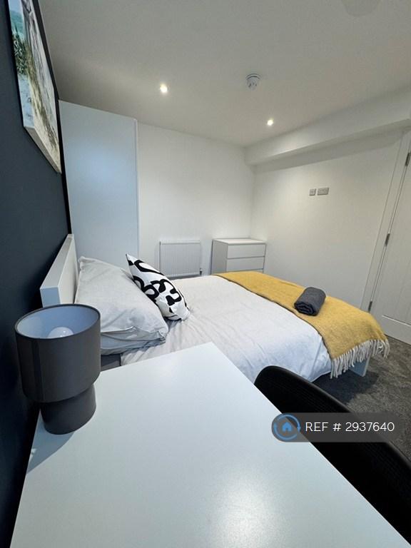 Room Oriel Road in Portsmouth