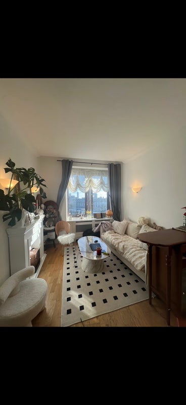 Room Belvedere Road in Greater London
