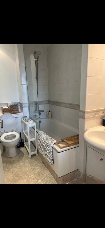 Room Belvedere Road in Greater London