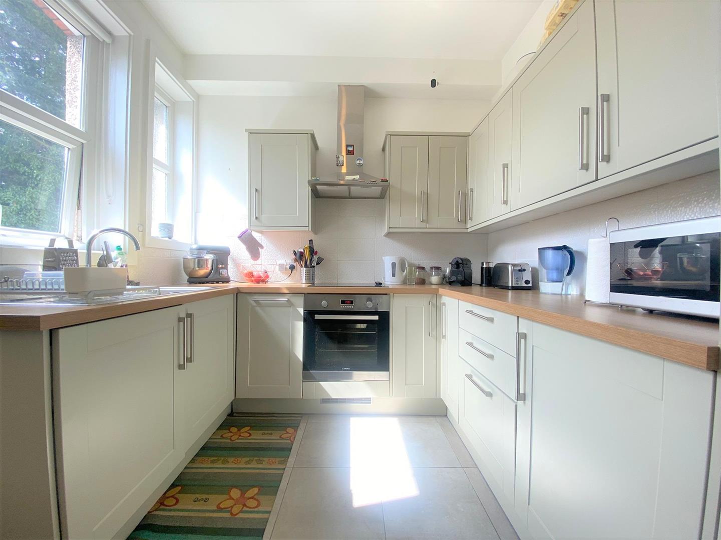 Flat Derby Road in Greater London