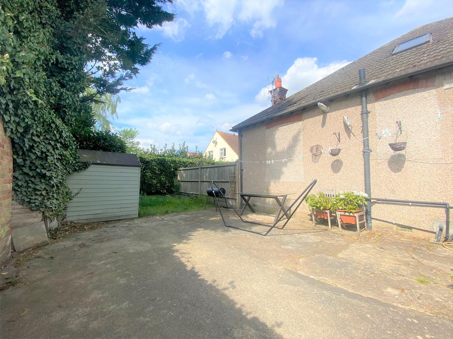 Flat Derby Road in Greater London