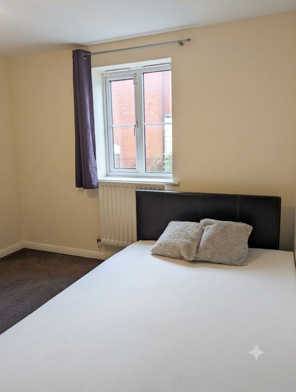 Room Doe Close in Cardiff