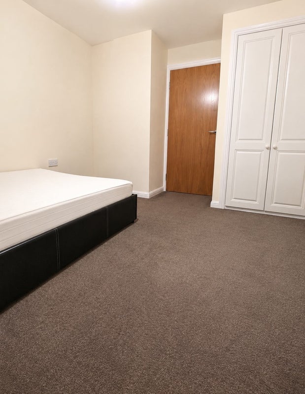 Room Doe Close in Cardiff