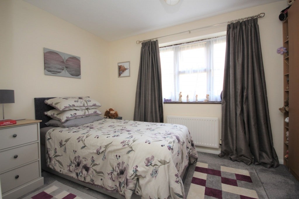 House Chisbury Close in Winkfield