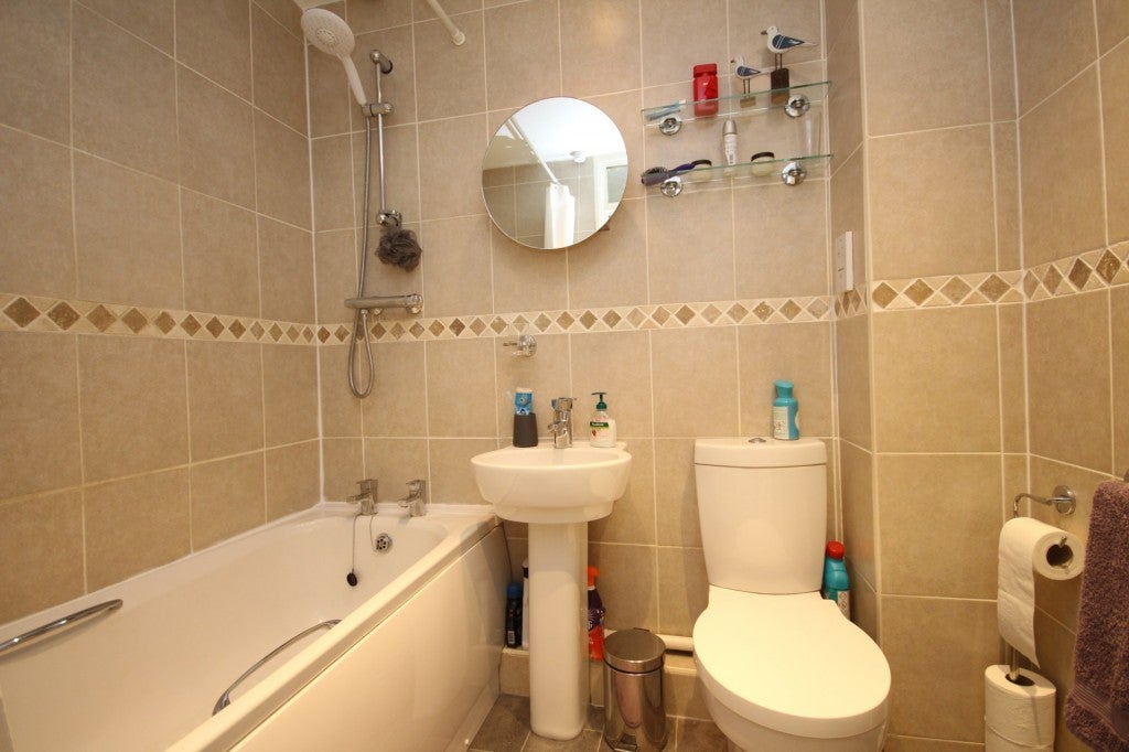 House Chisbury Close in Winkfield