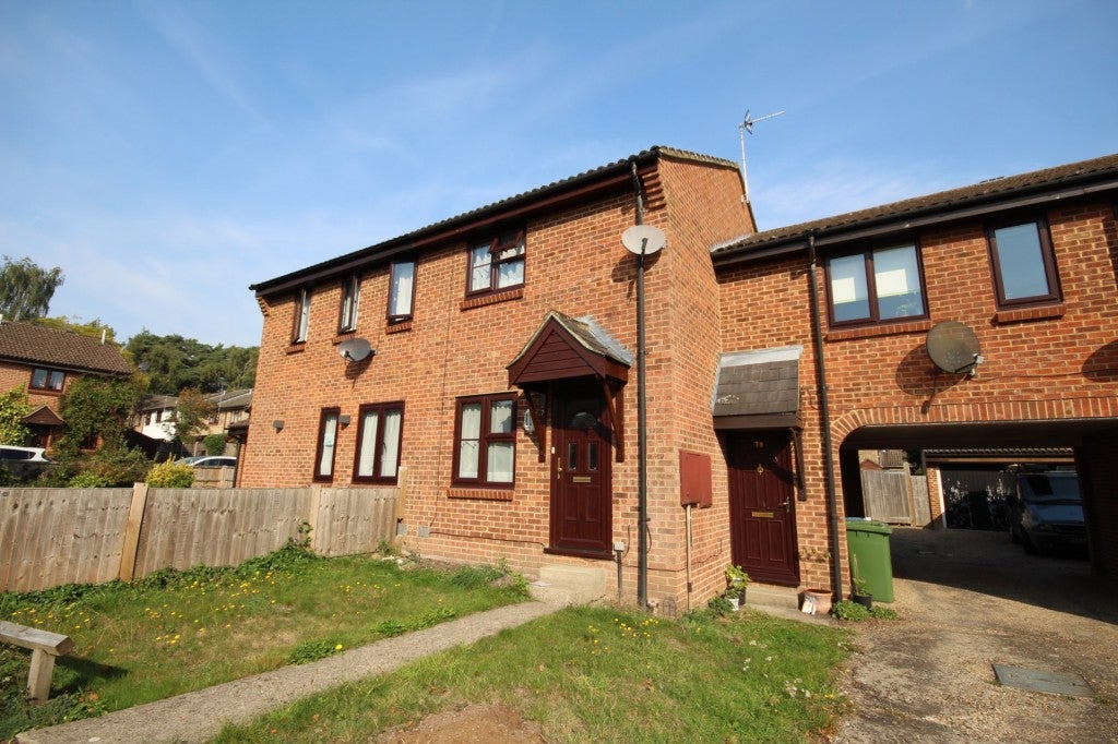 House Chisbury Close in Winkfield