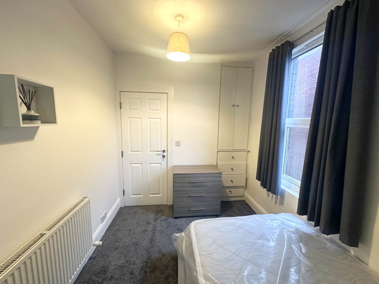 Room Colmore Road in Leeds