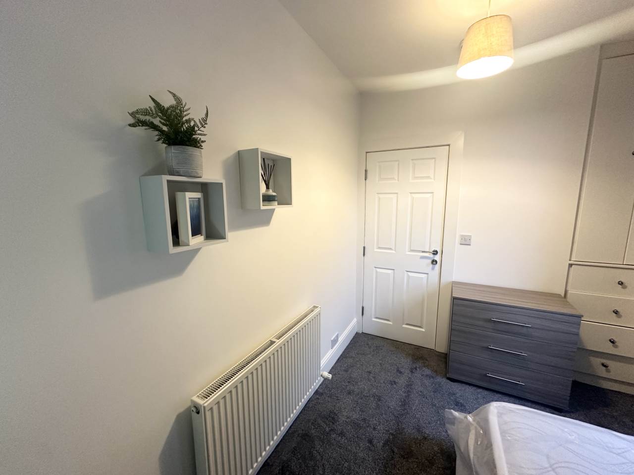 Room Colmore Road in Leeds