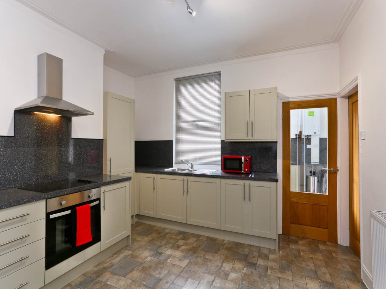 Room Colmore Road in Leeds