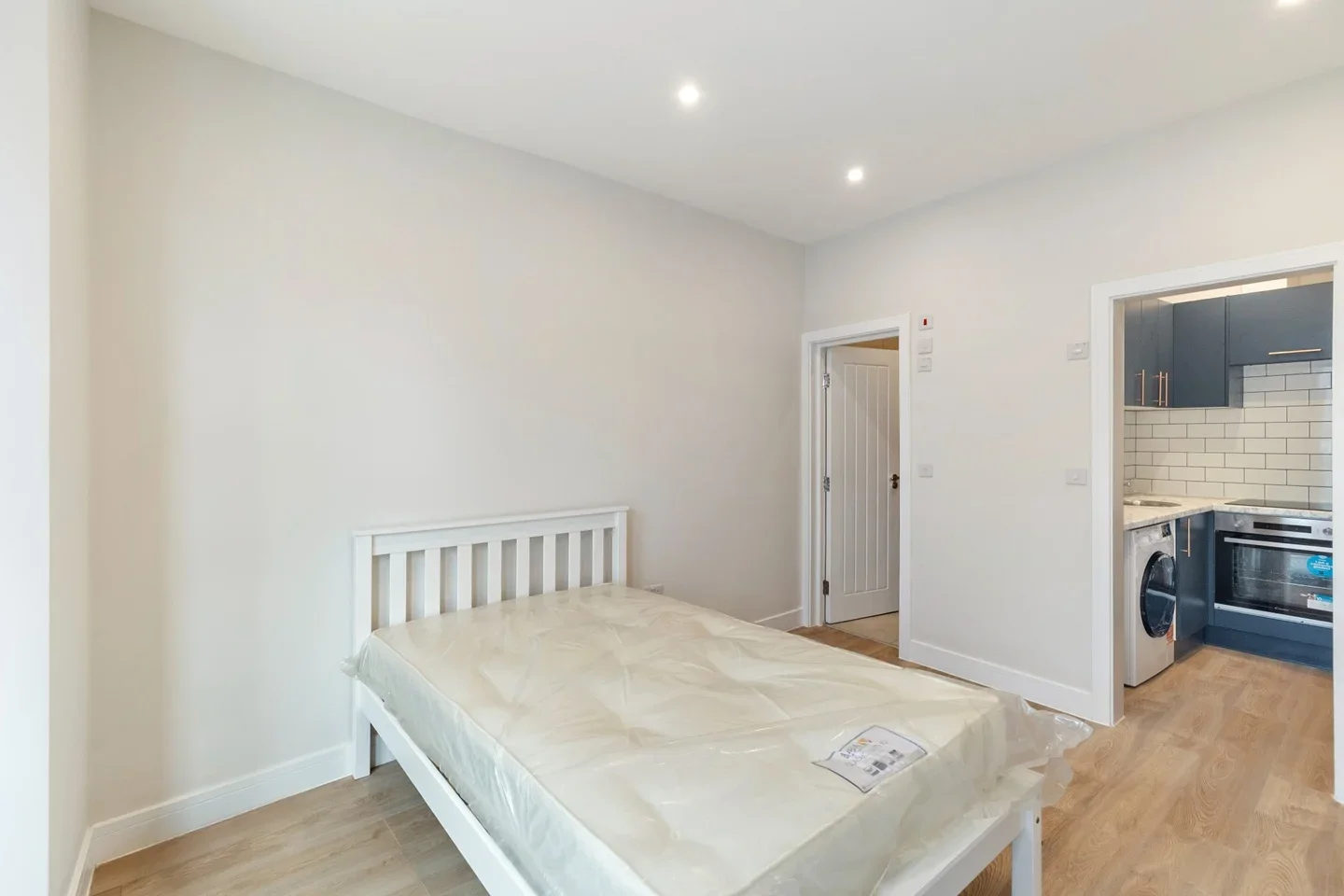 Flat Cambridge Road in Greater London