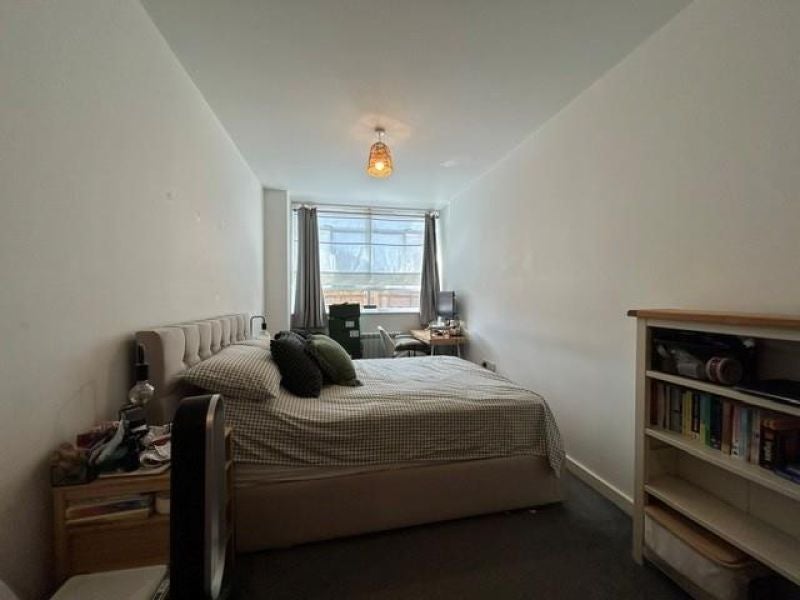 Flat Ringwood Road in Ferndown