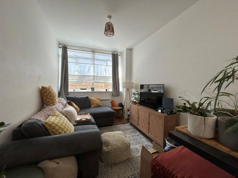 Flat Ringwood Road in Ferndown