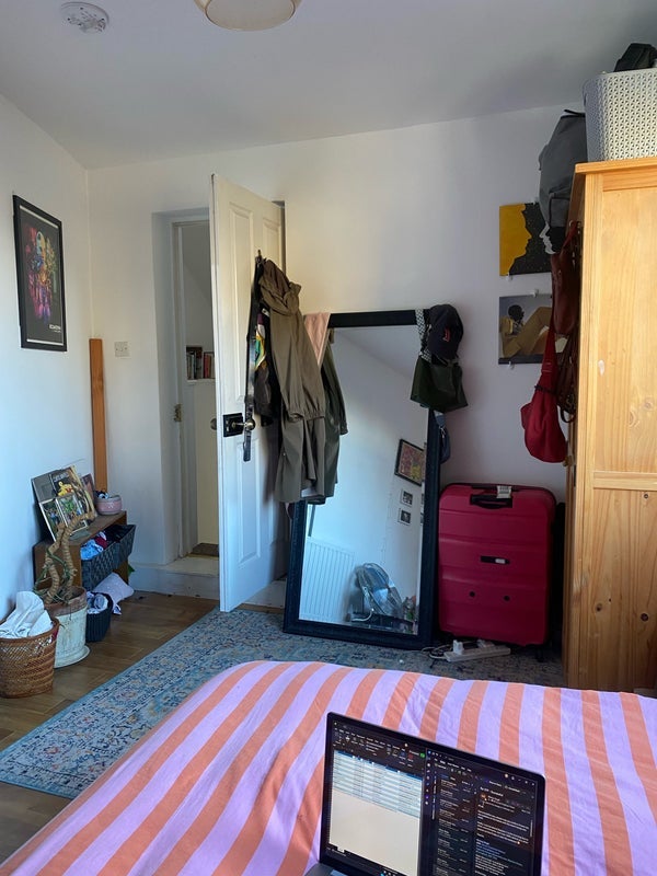 Room Half Moon Lane in Greater London