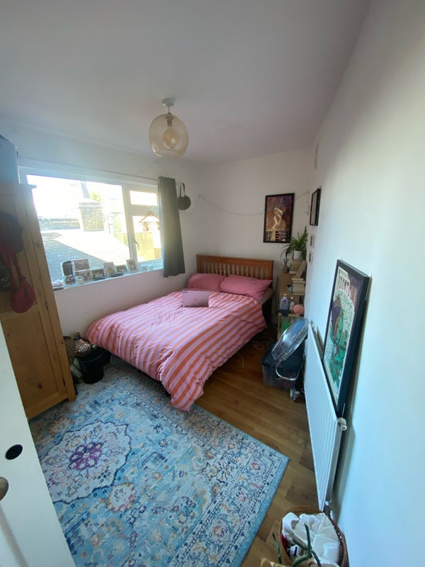 Room Half Moon Lane in Greater London