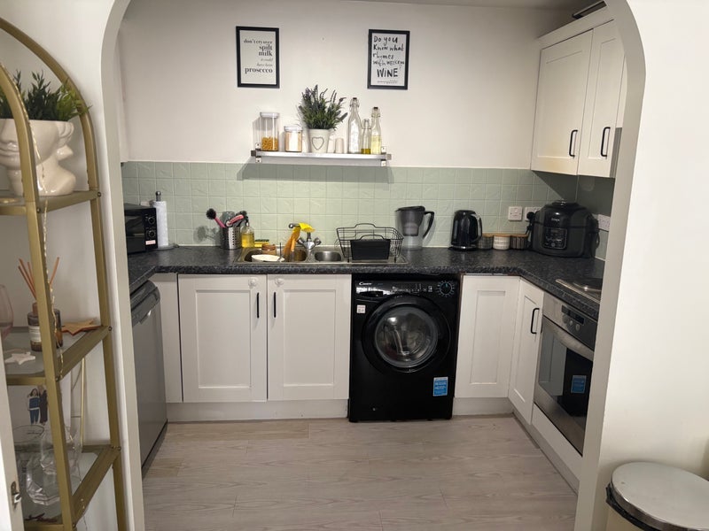Room Morrish Road in Greater London
