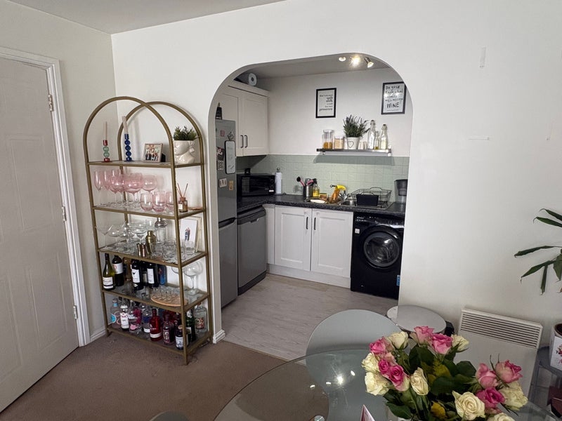 Room Morrish Road in Greater London
