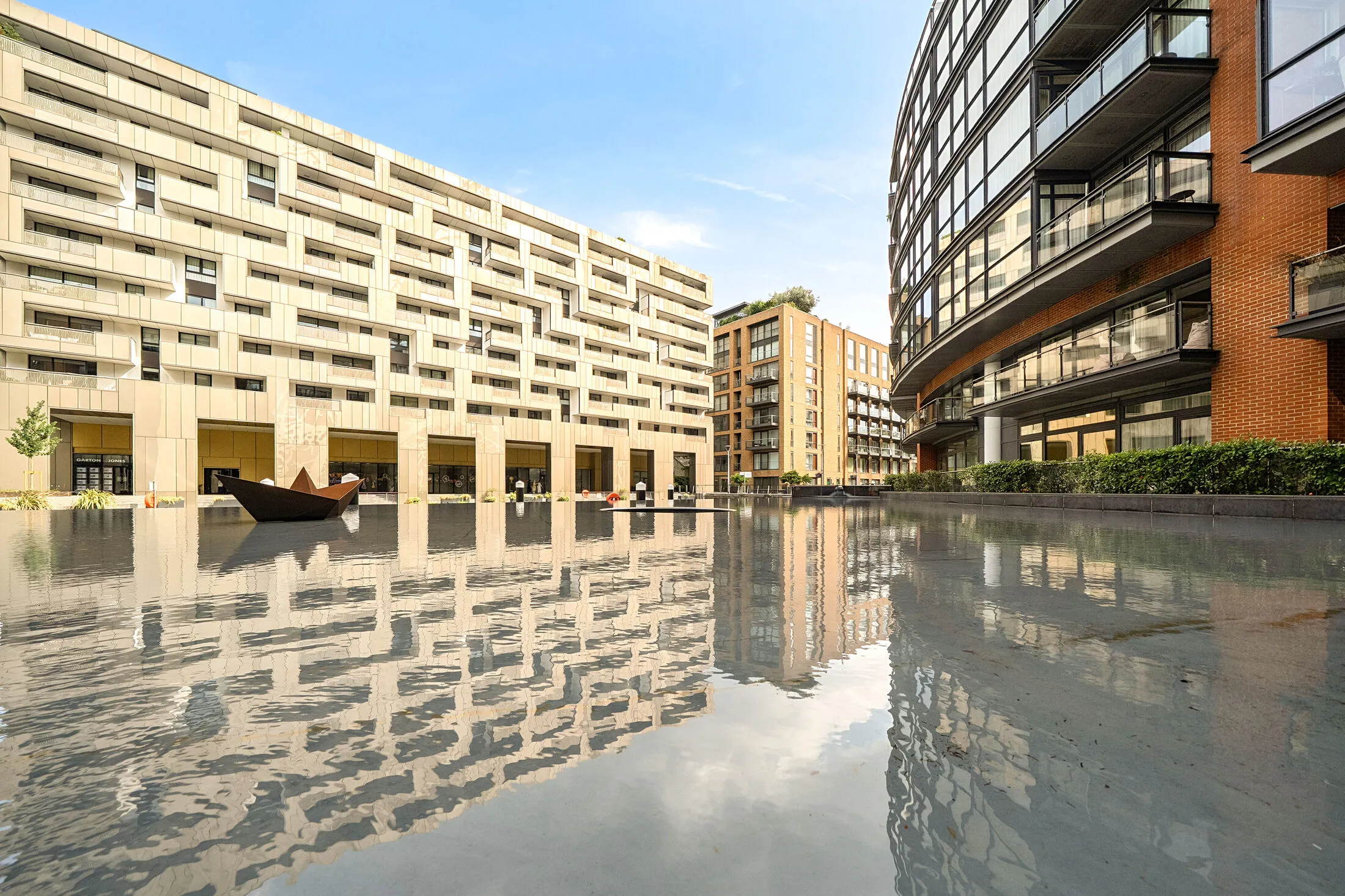 Flat Chelsea Bridge Road in City of Westminster