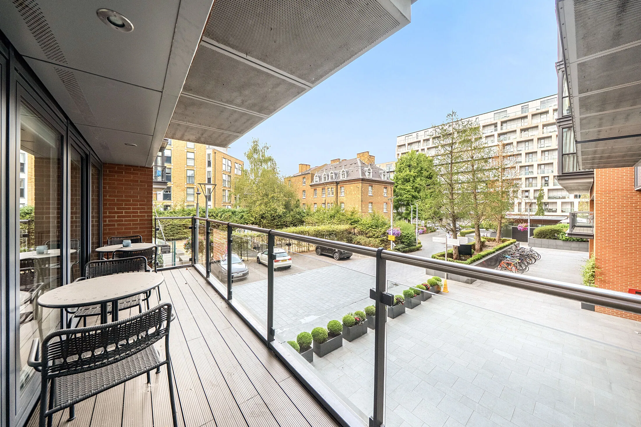 Flat Chelsea Bridge Road in City of Westminster