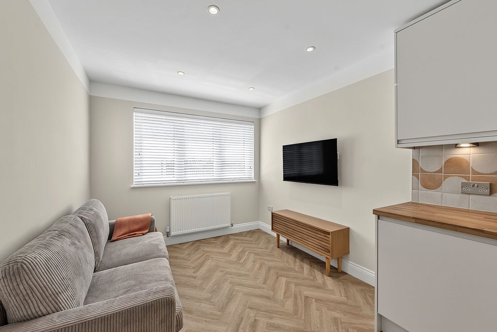 Flat Montgomerie Road in Portsmouth