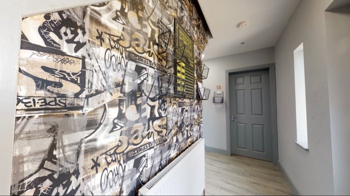 Room Priory Road in Wakefield