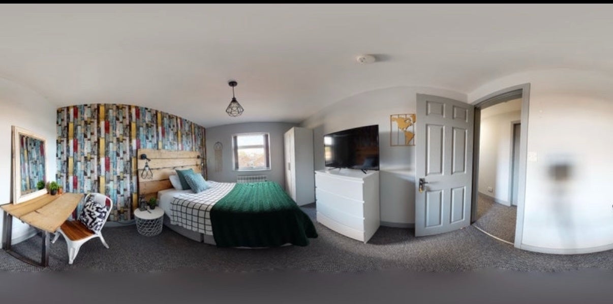 Room Priory Road in Wakefield