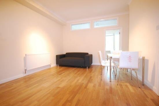 Flat Hampstead Road in Greater London