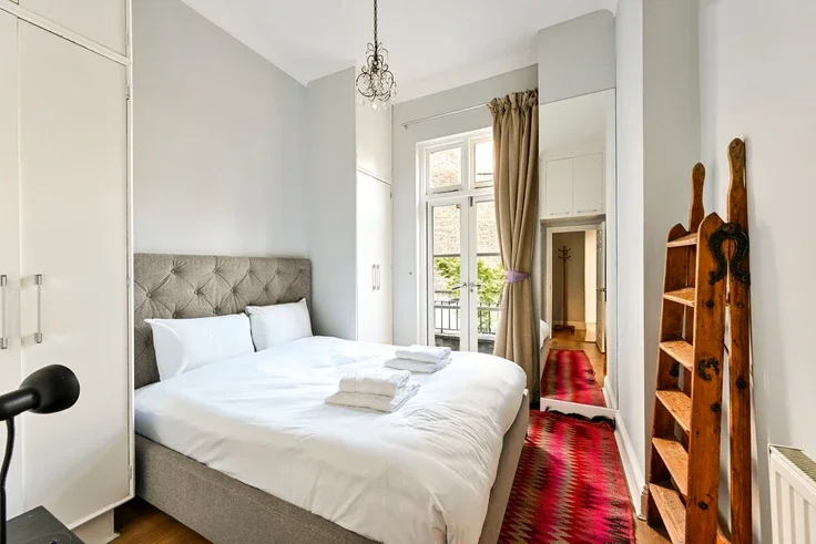 Flat Eccleston Square Mews in City of Westminster