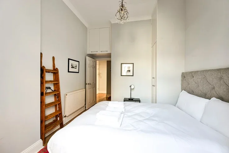 Flat Eccleston Square Mews in City of Westminster