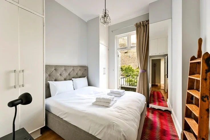 Flat Eccleston Square Mews in City of Westminster