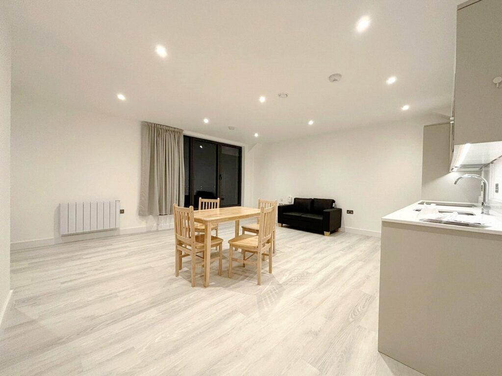 Flat Farnborough Road in Rushmoor