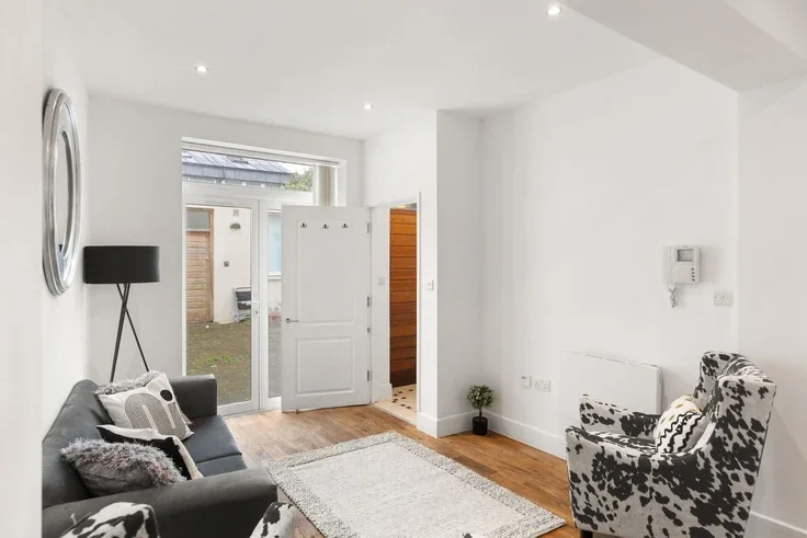Flat Seal Street in Greater London