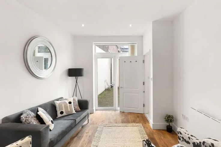Flat Seal Street in Greater London