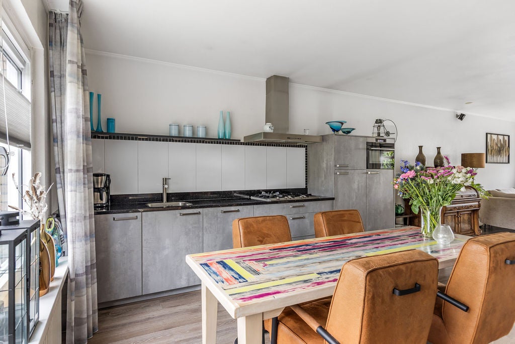 Hoekwoning te koop: Zeskanter 16, Sneek