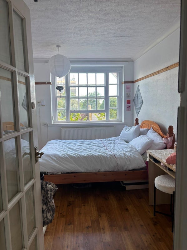 Room Hazellville Road in Greater London