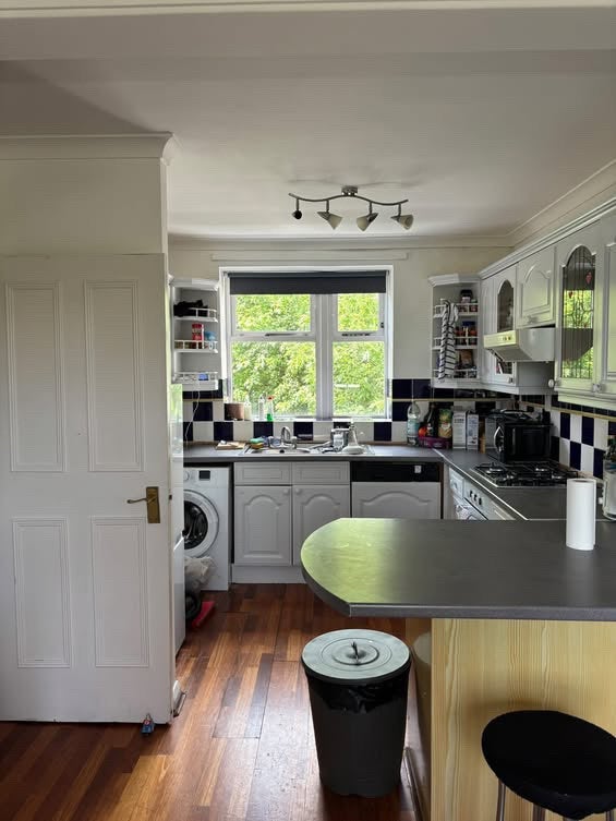 Room Hazellville Road in Greater London