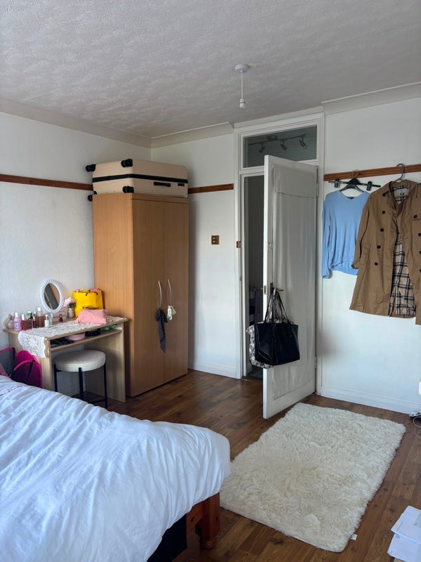 Room Hazellville Road in Greater London