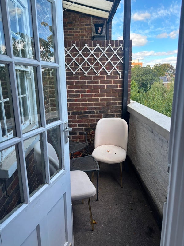 Room Hazellville Road in Greater London