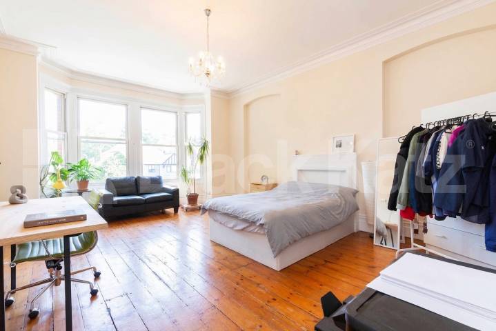 Flat Iverson Road in Greater London