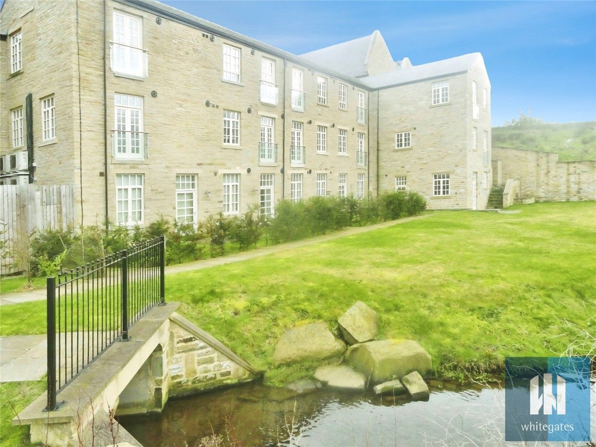 Flat Wakefield Road in Kirklees
