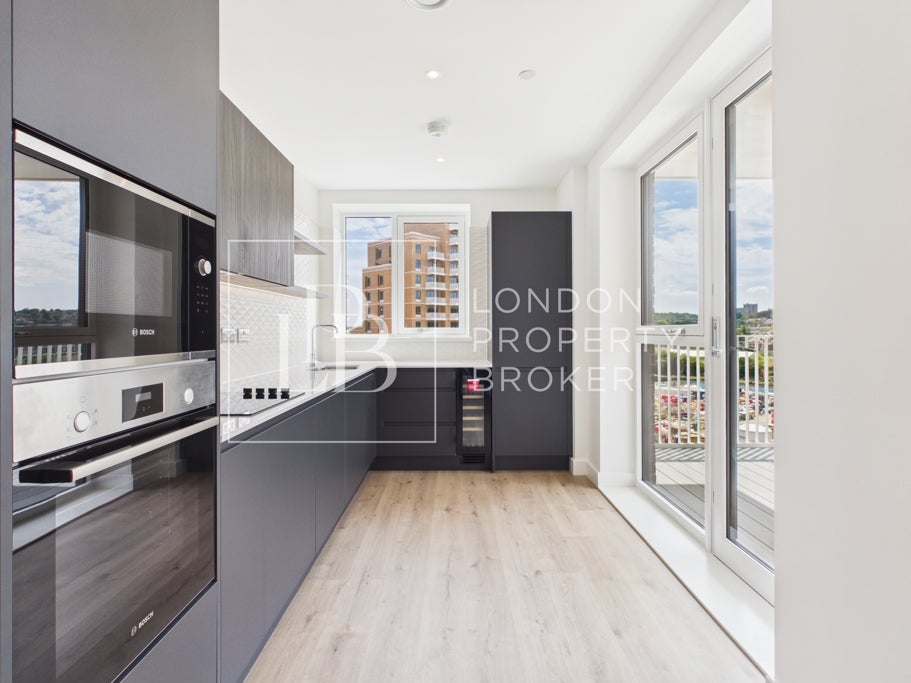 Flat Hadden Road in Greater London