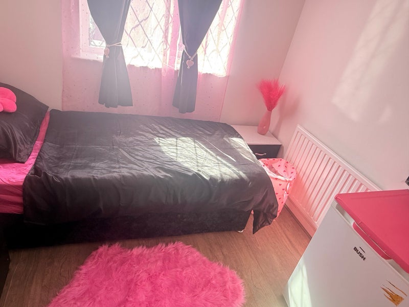 Room Amy Close in Coventry
