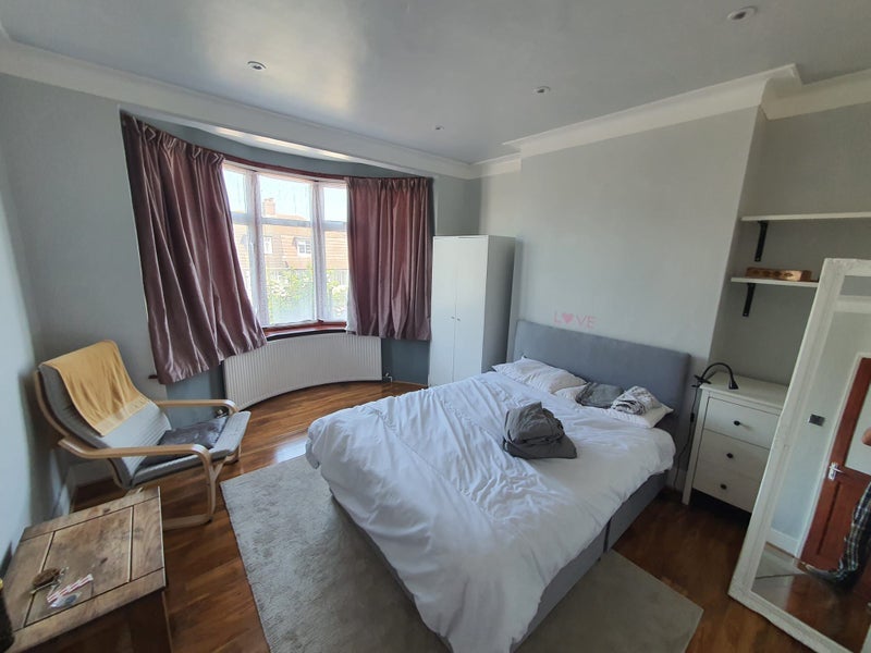 Room Manton Road in Greater London