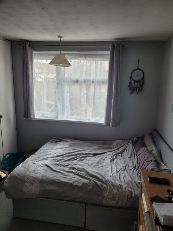 Room Manton Road in Greater London