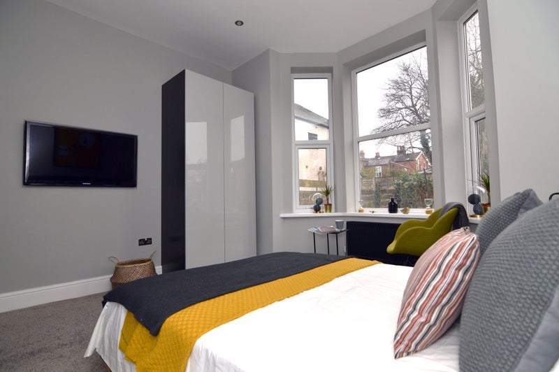 Room Wellington Road in Salford