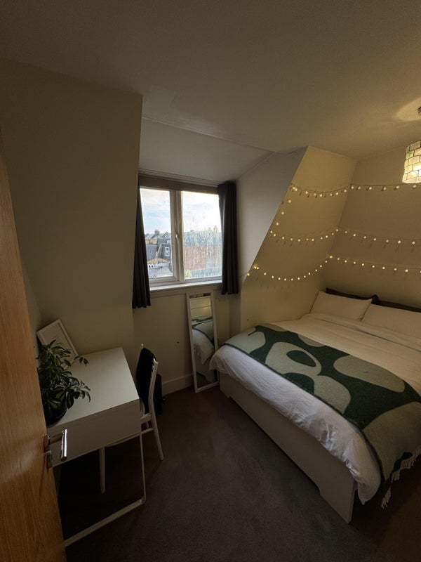 Room Trinity Road in Greater London