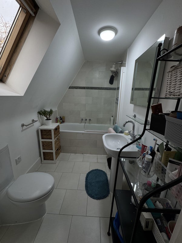 Room Trinity Road in Greater London