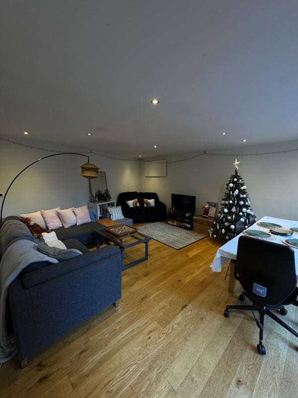 Room Trinity Road in Greater London